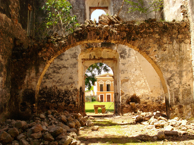 Stone archway bench building clock free wallpaper for desktop - medium preview image