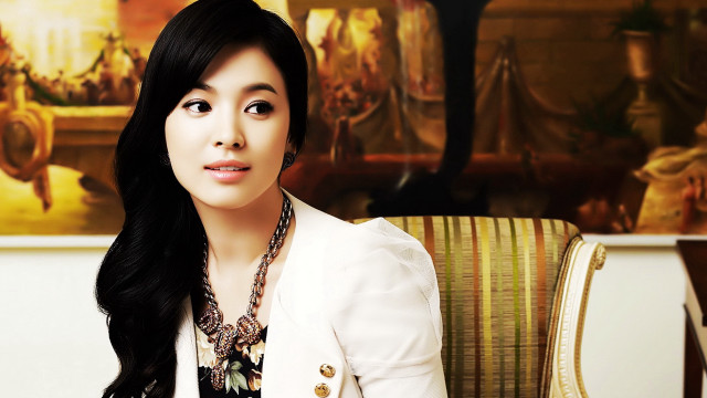 Woman sitting chair suit necklace free wallpaper for desktop - medium preview image