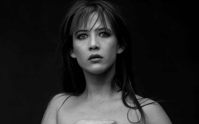 Woman towel posing black white free wallpaper for desktop - medium preview image