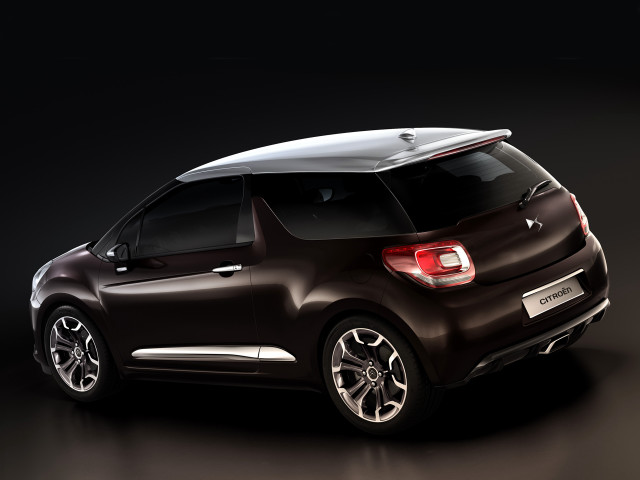 Small brown car surfboard roof free wallpaper for desktop - medium preview image