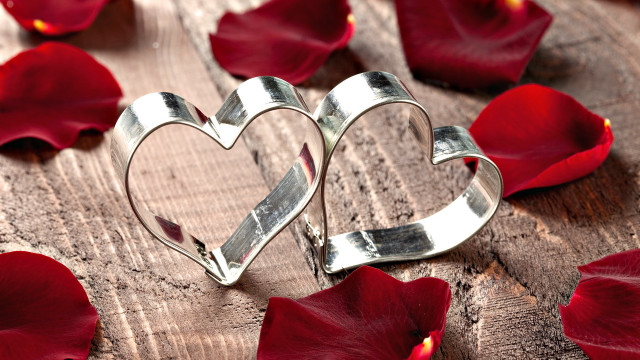 Hearts wooden table rose petals free wallpaper for desktop - medium preview image