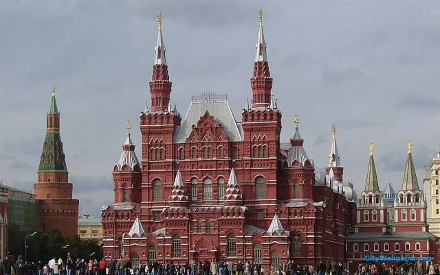 Large building people clock tower free wallpaper for desktop - medium preview image