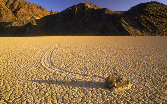 Rock desert mountains trail background free wallpaper for desktop - medium preview image