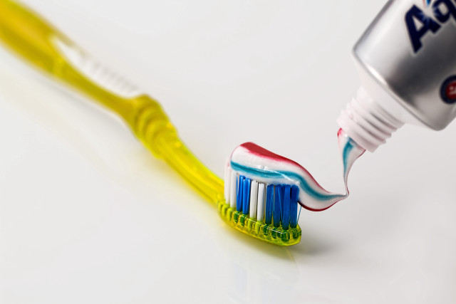 Toothbrush toothpaste tube image oral free wallpaper for desktop - medium preview image