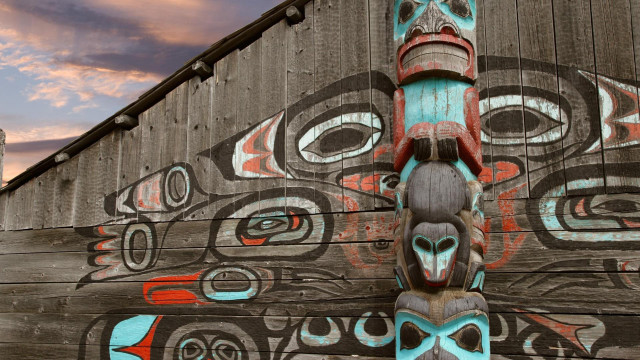 Totem painted building sky background free wallpaper for desktop - medium preview image