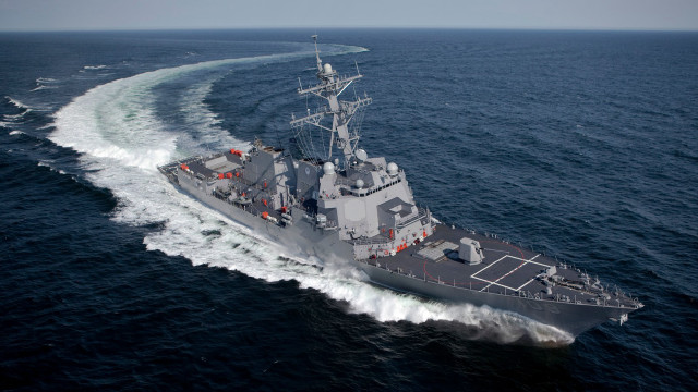 Large ship sailing ocean sunny free wallpaper for desktop - medium preview image