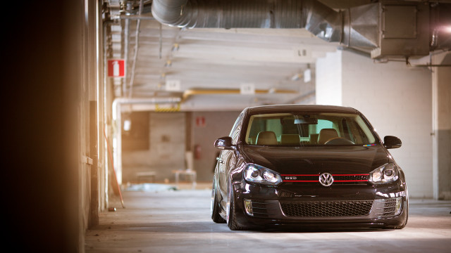 Car parking garage red light free wallpaper for desktop - medium preview image