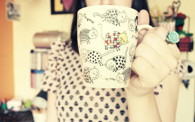 Woman coffee cup drawing ring free wallpaper for desktop - medium preview image