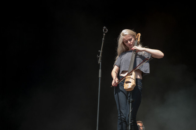 Woman stage guitar microphone performance #2 free wallpaper for desktop - medium preview image