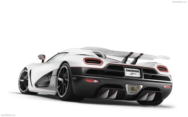 White sports car red stripe #16 free wallpaper for desktop - medium preview image