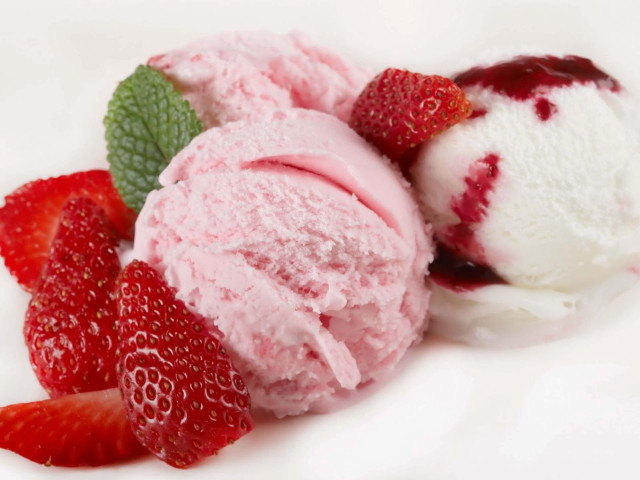 Ice cream strawberries mint white free wallpaper for desktop - medium preview image