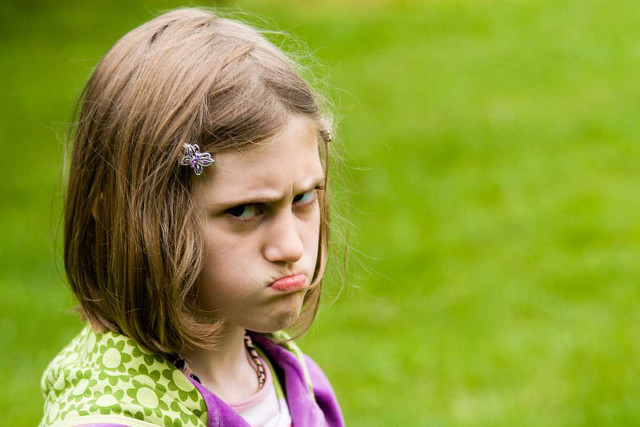 Little girl purple scarf head free wallpaper for desktop - medium preview image