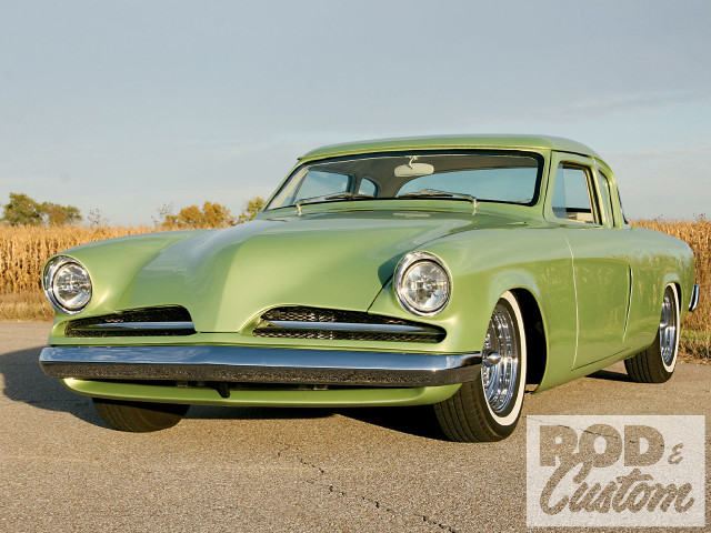 Green classic car parking lot free wallpaper for desktop - medium preview image