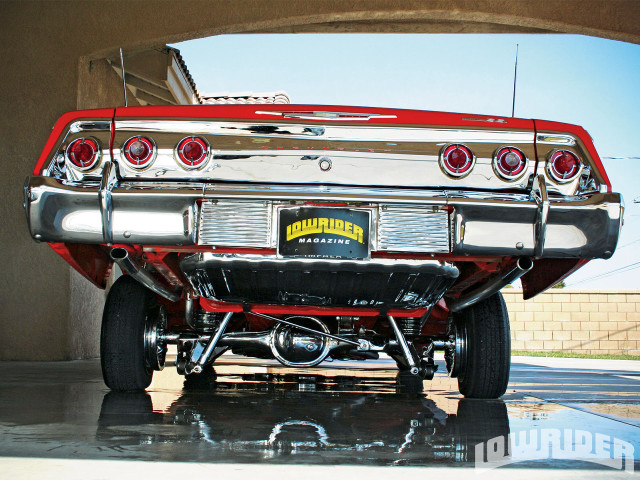 Red white car garage building #2 free wallpaper for desktop - medium preview image