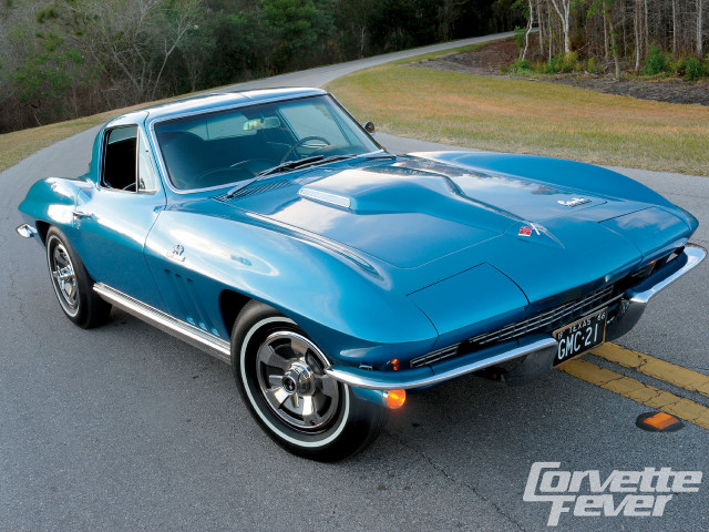 Blue chevrolet corvette parking lot free wallpaper for desktop - medium preview image