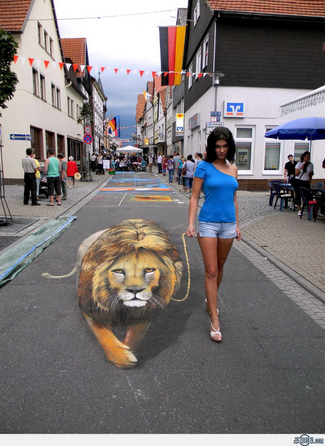 Woman lion street art cityscape free wallpaper for mobile - medium preview image