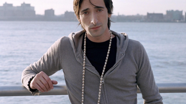 Man water necklace city background free wallpaper for desktop - medium preview image