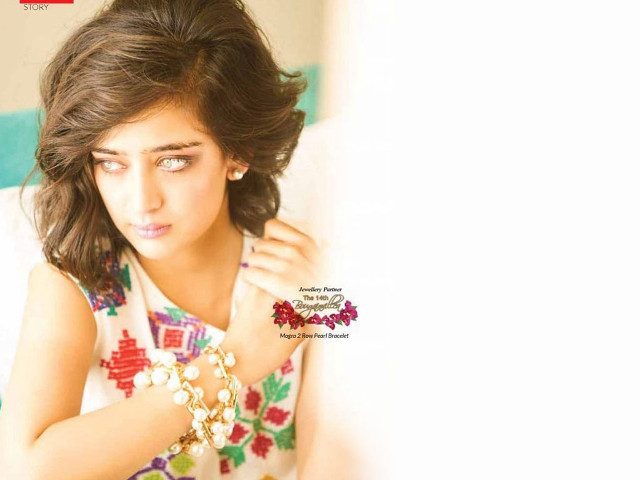 Woman bracelet hand wrist accessories free wallpaper for desktop - medium preview image