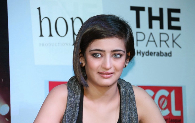 Woman black top gray scarf free wallpaper for desktop - medium preview image