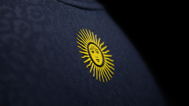 Yellow blue shirt sun silk free wallpaper for desktop - medium preview image