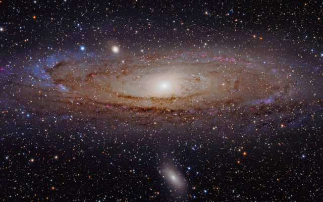 Large spiral galaxy bright center #2 free wallpaper for desktop - medium preview image