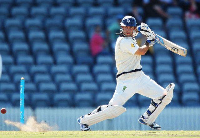 Baseball player swinging stadium blurry free wallpaper for desktop - medium preview image