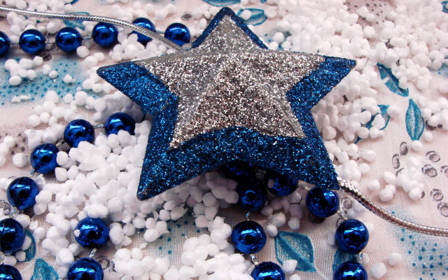 Blue white star ornament beads free wallpaper for desktop - medium preview image