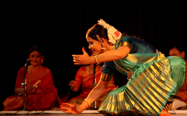 Woman green gold dress dancing free wallpaper for desktop - medium preview image