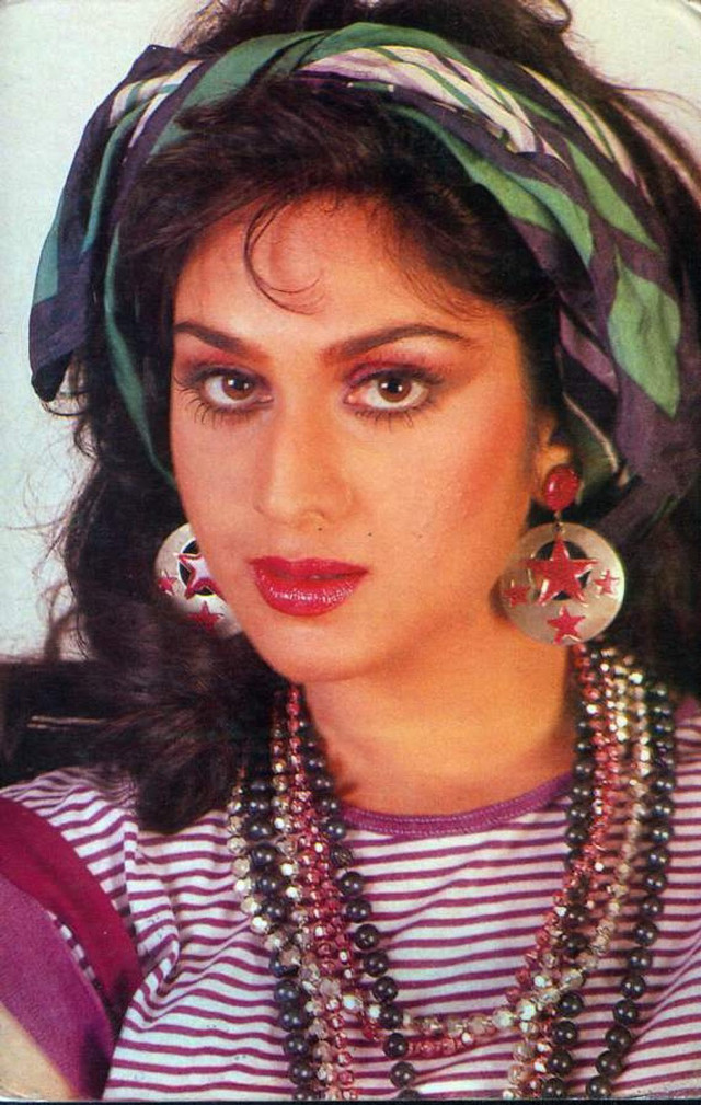 Woman head scarf earrings striped free wallpaper for mobile - medium preview image