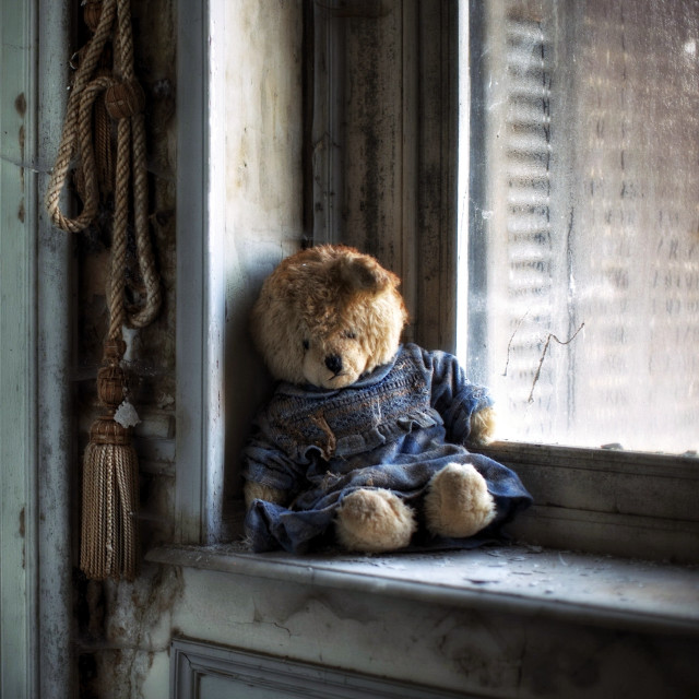 Teddy bear window sill decay free wallpaper for tablet - medium preview image