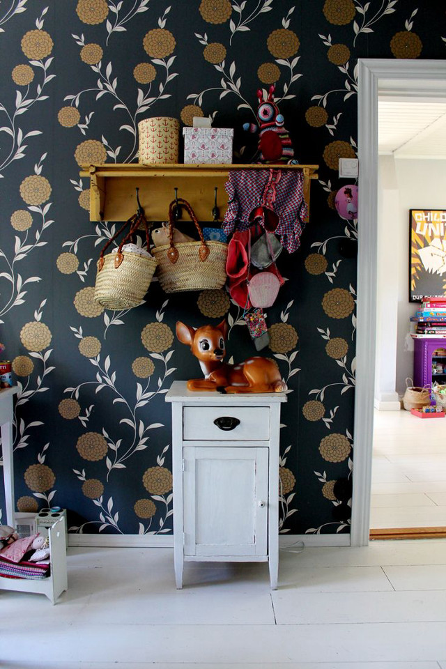 Small white cabinet flower pattern free wallpaper for mobile - medium preview image