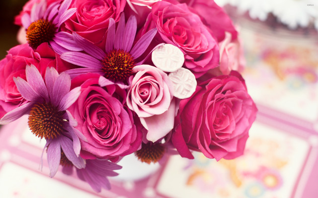 Bouquet pink purple flowers table free wallpaper for desktop - medium preview image