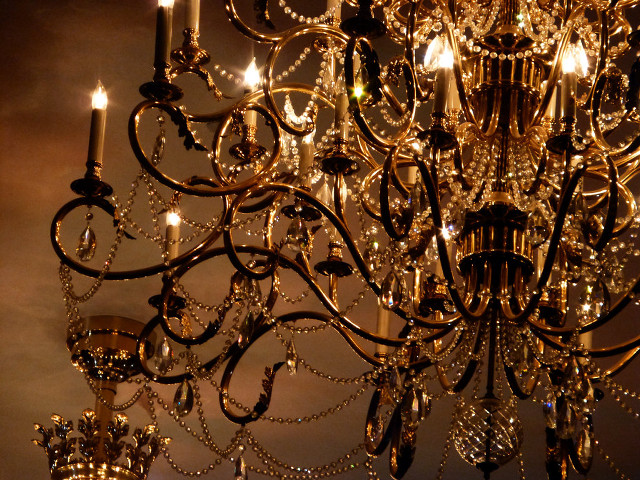 Chandelier lights hanging clock side free wallpaper for desktop - medium preview image