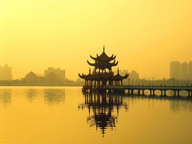 Pagoda water bridge city skyline free wallpaper for desktop - medium preview image
