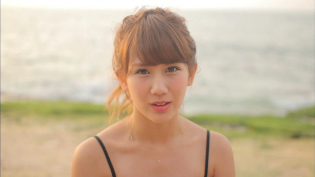 Woman hairdo black top beach free wallpaper for desktop - medium preview image