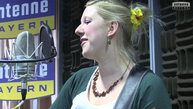 Woman microphone flower hair green free wallpaper for desktop - medium preview image