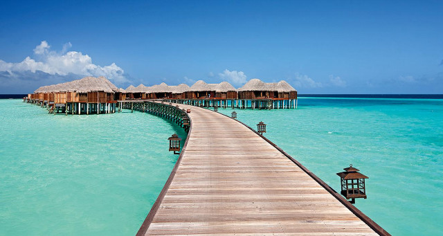 Pier resort ocean huts scenic free wallpaper for desktop - medium preview image