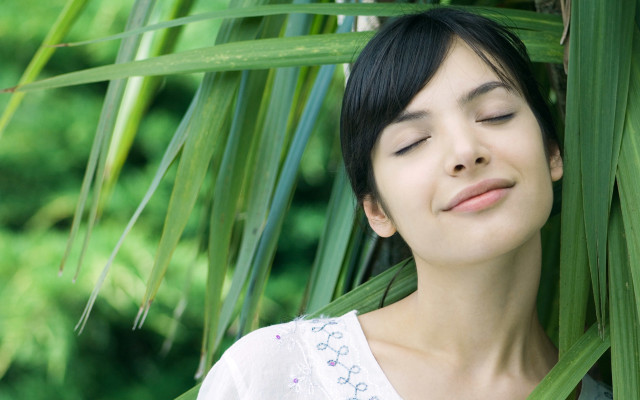 Woman laying tree eyes closed free wallpaper for desktop - medium preview image