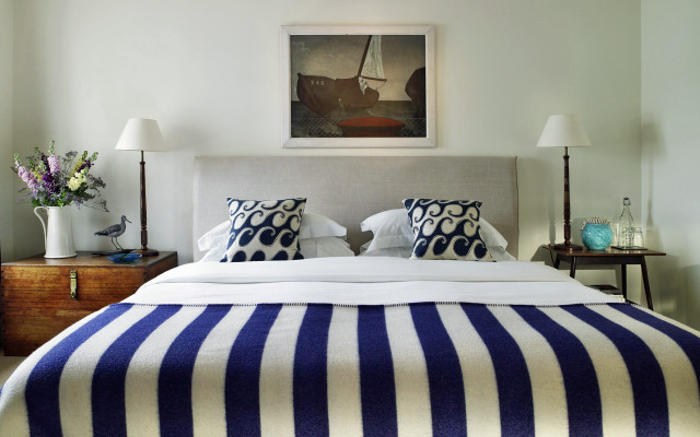 Bed blue white blanket lamps free wallpaper for desktop - medium preview image