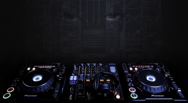 Dj set up controller mixer free wallpaper for desktop - medium preview image