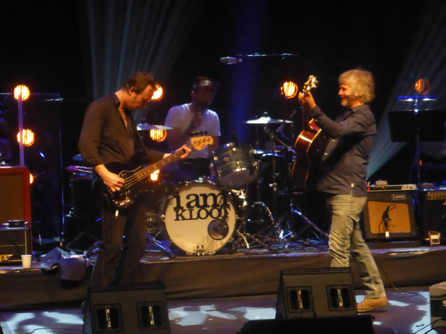 Band performance guitar microphone stage free wallpaper for desktop - medium preview image