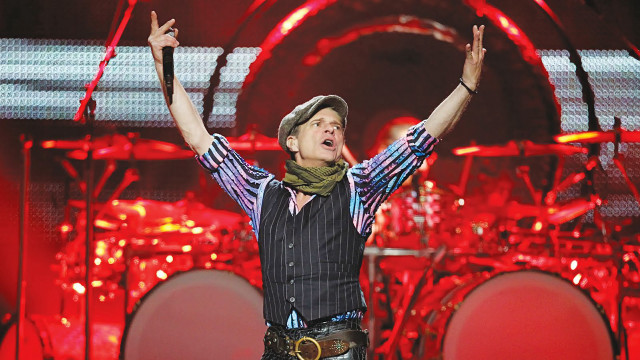 Cowboy hat vest stage arms free wallpaper for desktop - medium preview image