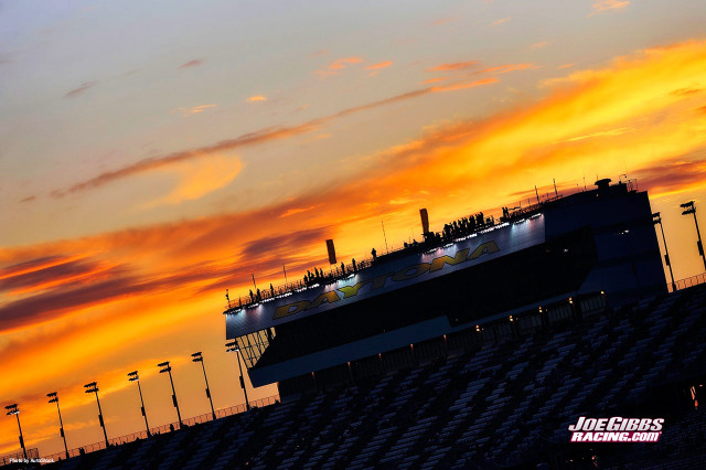 Large boat field sunset sky free wallpaper for desktop - medium preview image