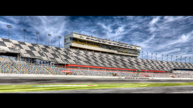 Race track checkered finish building free wallpaper for desktop - medium preview image