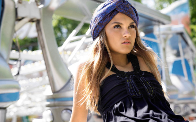 Woman black dress blue hat free wallpaper for desktop - medium preview image