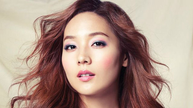 Woman red hair necklace wind #2 free wallpaper for desktop - medium preview image