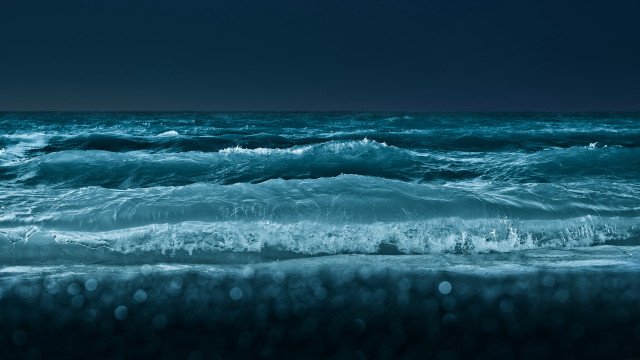 Dark blue ocean waves crashing free wallpaper for desktop - medium preview image