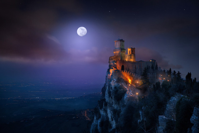 Castle hill full moon dark free wallpaper for desktop - medium preview image