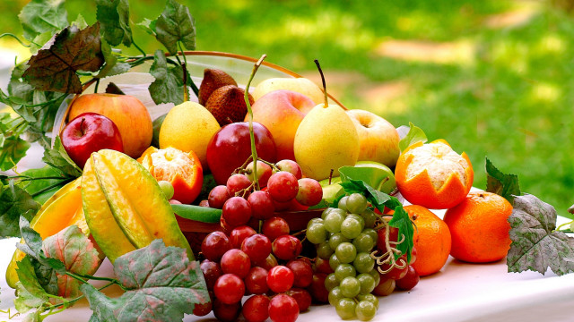Basket fruit table grass leaves free wallpaper for desktop - medium preview image