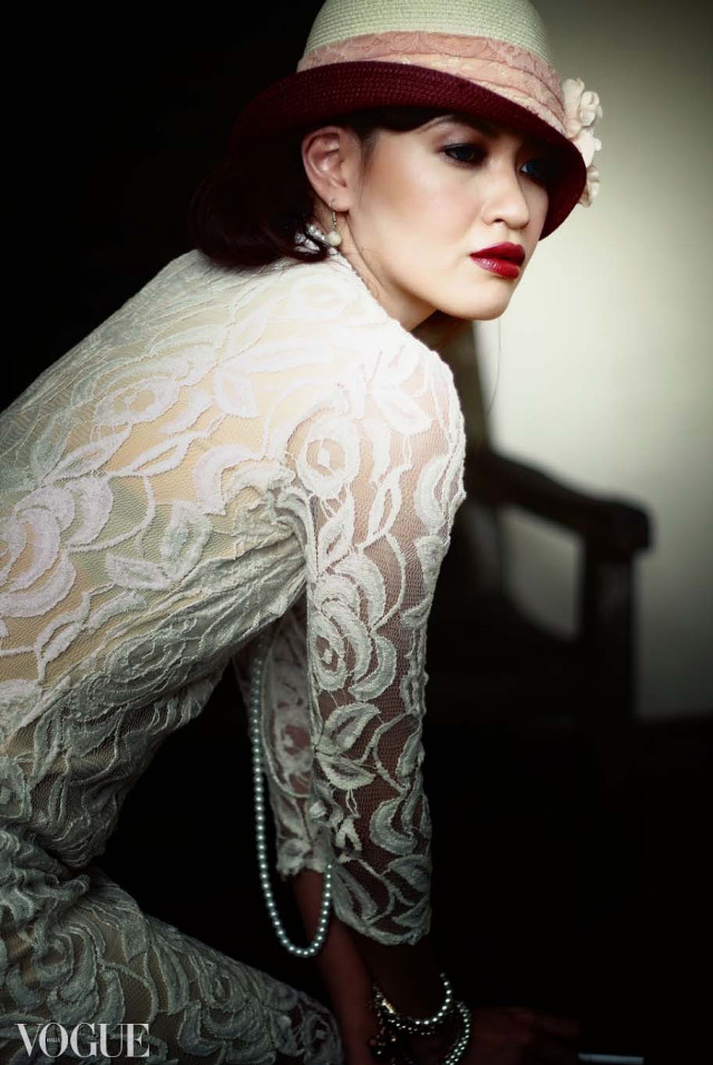 Woman hat dress posing dark free wallpaper for mobile - medium preview image